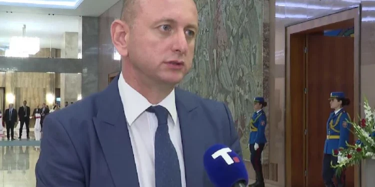 Милан Кнежевић: Садашња црногорска влада Хрватима даје и оно што не траже, Србима ни оно што им припада