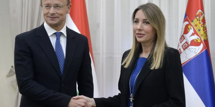 Ђедовић Хандановић на састанку са Сијартом разговара о НИС-у и свеукупној сарадњи Србије и Мађарске