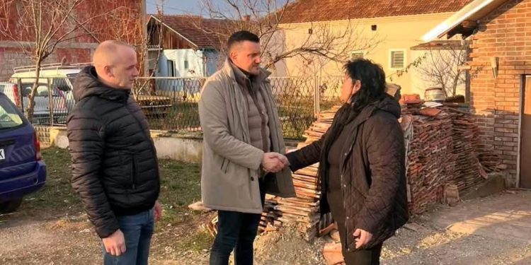 ПРЕДСЕДНИК ОПШТИНЕ НИКОЛА ВУЧЕН СА СУГРАЂАНИМА