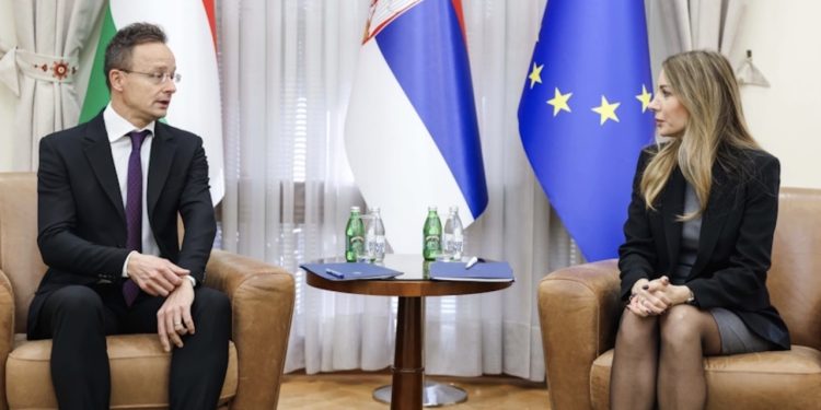 ЕНЕРГЕТСКА СТАБИЛНОСТ У ФОКУСУ: СРБИЈА ПРАЋЕ ДОГОВОР РУСИЈЕ И МАЂАРСКЕ О НИС-У