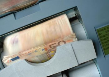 Званични средњи курс динара за евро сутра 117,3227