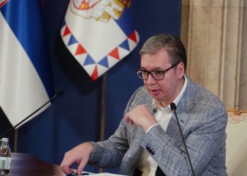 Председник Вучић управо завршио разговор с највишим руководском мађарског МОЛ-а