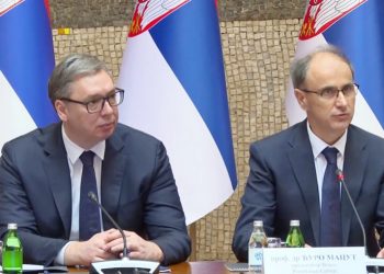 Вучић министрима: Нема одмора у овако тешким временима, или радите или смена