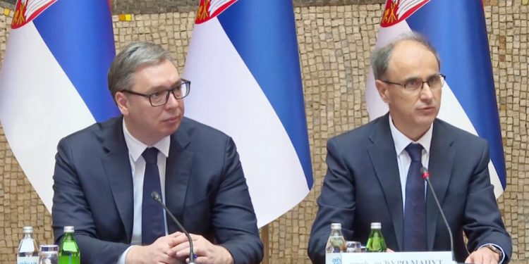 Вучић министрима: Нема одмора у овако тешким временима, или радите или смена