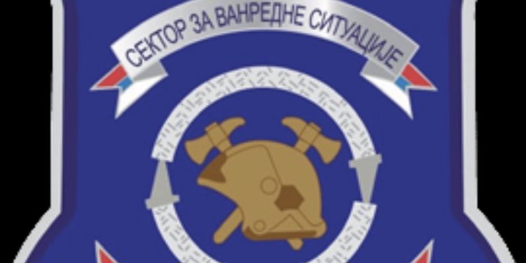 МУП НА ТЕРЕНУ ШИРОМ СРБИЈЕ: ГЕНЕРАТОРИ И СПАСИЛАЧКЕ ЕКИПЕ У ПОМОЋ ГРАЂАНИМА