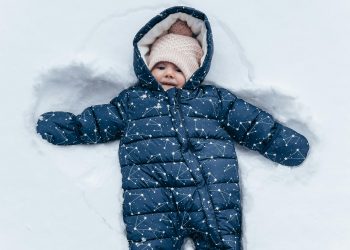 Када је безбедно изводити бебе напоље по хладном времену?