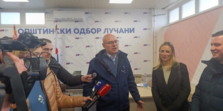 Милош Вучевић посетио Лучане и Бајину Башту, позвао на активну кампању СНС-а