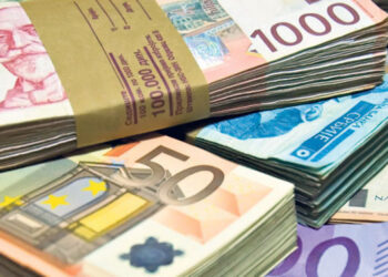 Званични курс динара за евро данас 117,3815, за долар 98,9309