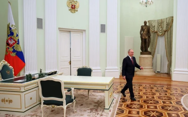 Путин иде на састанак са Макроном?