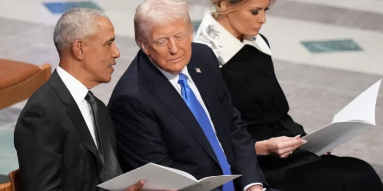 Трамп приказао Барака и Мишел Обаму као мајмуне?!