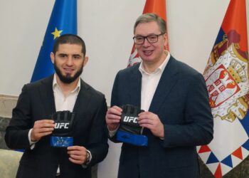 Председник Вучић са ММА борцем Махачевим о значају спорта као темеља здравог друштва