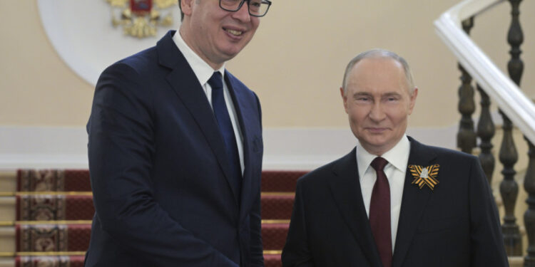 Путин и Трамп честитали Вучићу Дан државности