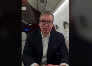 Председник Вучић у авиону за Казахстан, посетио пре пута министра Дачића