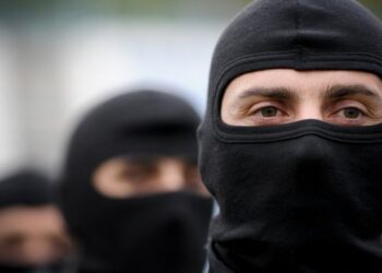 БРУТАЛНА ТОРТУРА НАД СРПСКИМ МЛАДИЋЕМ У ЛЕПОСАВИЋУ: Отет и мучен због натписа на дуксу