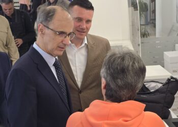 ПРЕМИЈЕР ЂУРО МАЦУТ У СМЕДЕРЕВСКОЈ ПАЛАНЦИ: ДИГИТАЛИЗАЦИЈА И Е-УПРАВА ОЛАКШАВАЈУ ЖИВОТ ГРАЂАНА