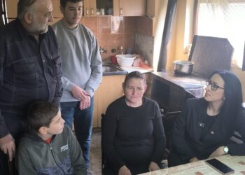 МИНИСТАРКА ЖАРИЋ КОВАЧЕВИЋ ПОСЕТИЛА ВИШЕЧЛАНУ ПОРОДИЦУ РАДИВОЈЕВИЋ У СЕЛЕВЦУ КОД СМЕДЕРЕВСКЕ ПАЛАНКЕ