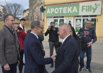 Премијер Ђуро Мацут у Смедеревској Паланци: Едукативни тунел у борби против вршњачког насиља